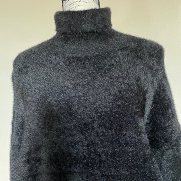 Devotion by Cyrus Eyelash Knit Turtleneck sweater - Picture 3 of 6